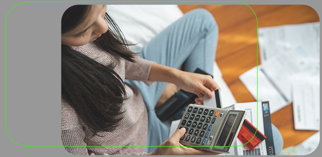 woman calculating her monthly budget and Debt to Income ratio so she can qualify for a Home Equity loan